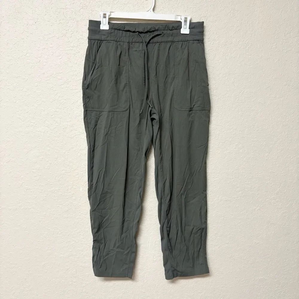 Lululemon Pants Womens Beyond The Studio Crop Green Athleisure Drawstring Size 8